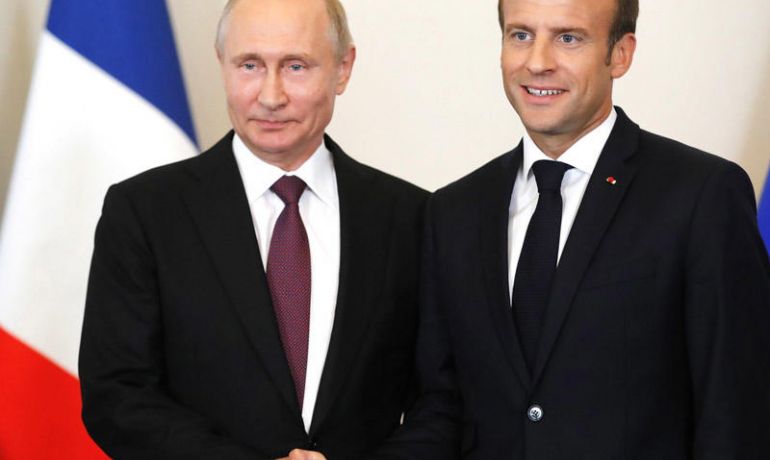 Putin Makronla görüşdü