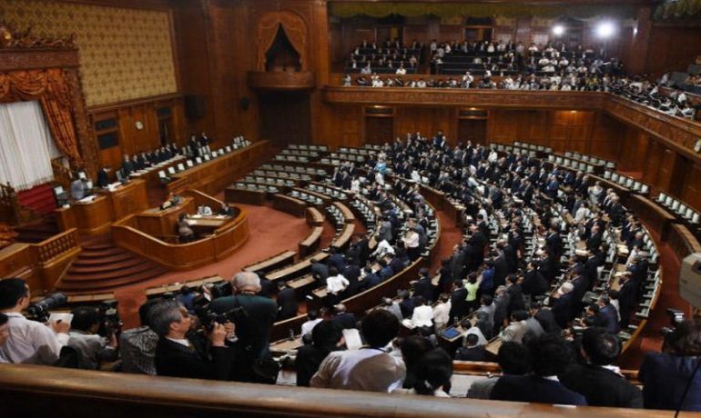 Yaponiya parlamentinin aşağı palatası buraxılır
