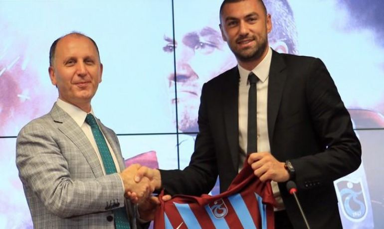 Onunla qardaşıq, sadəcə soyadımız eyni deyil