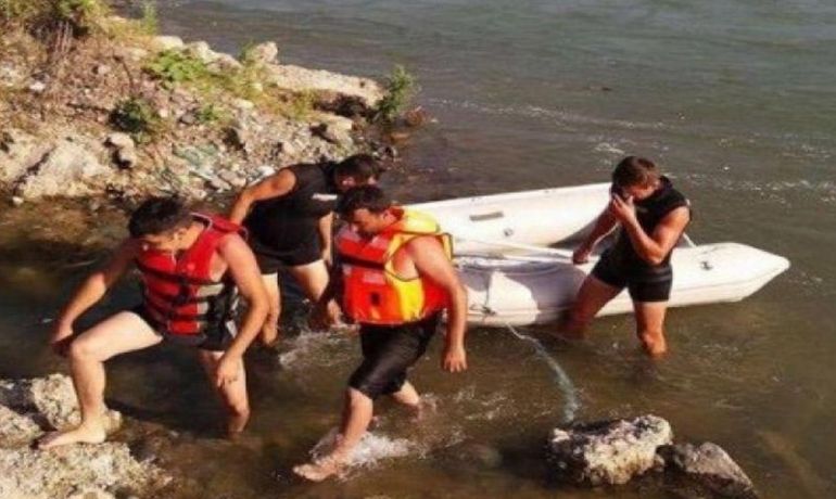 Gürcüstanda çayda köməksiz qalan azərbaycanlı turi