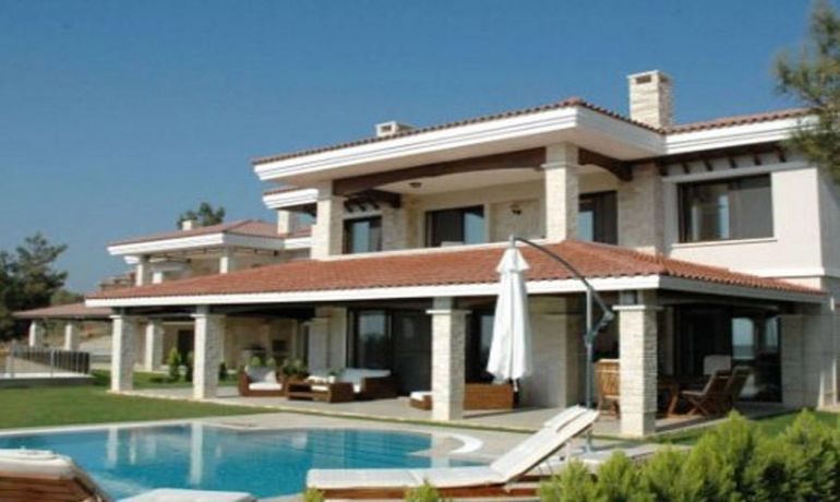 Müflisləşmiş iş adamı Bakıdakı bağ evlərini kirayə