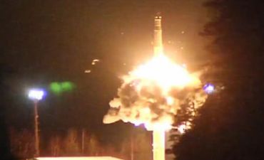 Rusiya dünyanın ən güclü raketini sınadı - VİDEO -
