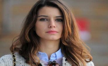 Beren Saatın anası və nənəsi ilə gözəllik günü - F