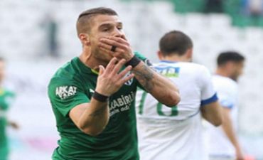 Yığmamızın futbolçusuna görə klubuna lisenziya ver