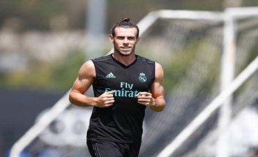 Televizorda futbola o qədər də baxmıram