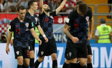 45 yaşlı müğənni tətildə - FOTO