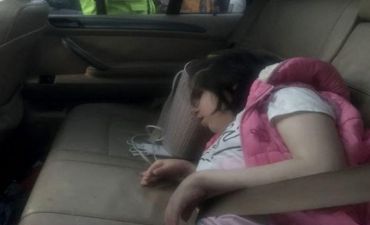 Ana fiziki qüsurlu qızını maşınında qoyub getdi, q