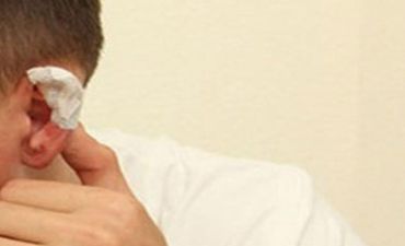 Nazir Məhəmmədov deputatın qulağını dişləyib qopar