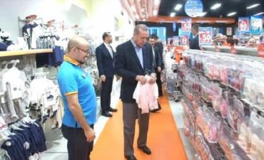 Ərdoğan nəvəsi üçün alış-verişdə - VİDEO - FOTO
