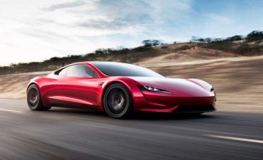 Elon Musk yeni Tesla Roadster-in uça biləcəyinə iş