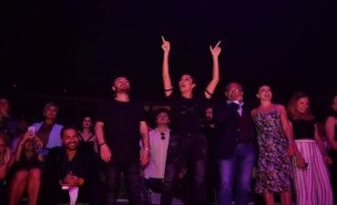 Keçmiş sevgilisinin konsertinə yeni sevgilisi ilə 