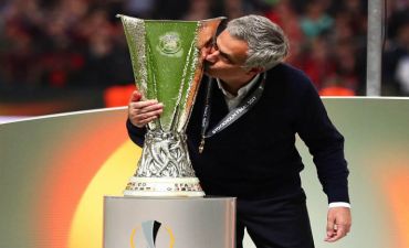 UEFA Kuboku Mançesterə getdi - VİDEO - FOTO