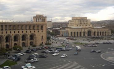 Ermənistanda faşist Qaregin Njdenin heykəlini atəş