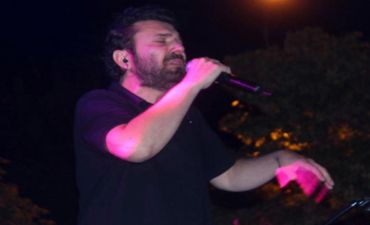 Səhnəyə çıxan müğənni ölüm xəbəri aldı - FOTO