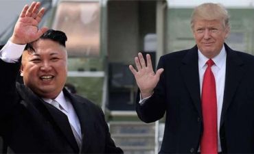 Tramp Kim Çen Ina Elton Conun diskini hədiyyə etdi
