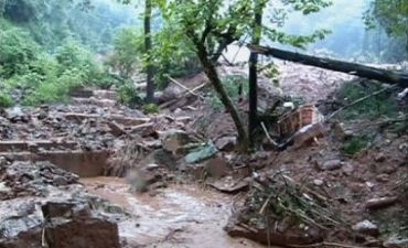 Hindistanda torpaq sürüşməsi baş verib: 7 ölü
