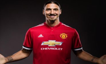 Zlatan İbrahimoviç 1 il daha 