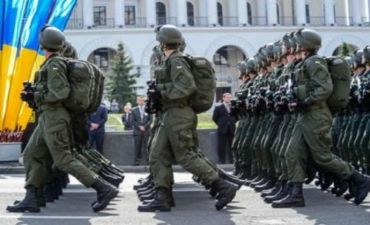 Moskvaya mesaj: Qərb Kiyevdə parada hazırlaşır
