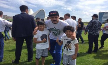 Zabit Səmədov parkda açıq dərs keçdi - FOTO