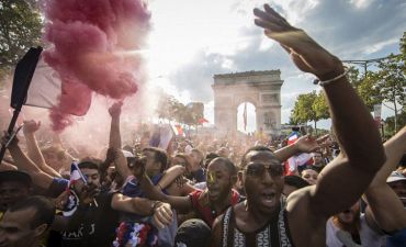 Paris bayram edir - FOTO