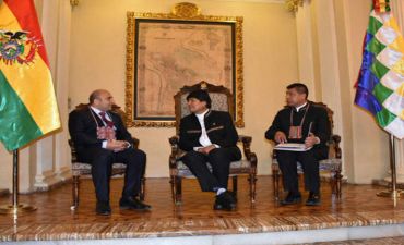 Argentinadakı səfirimiz etimadnaməsini Boliviya pr