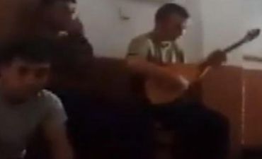 Şəhidin son ifası ürəkləri dağladı - VİDEO
