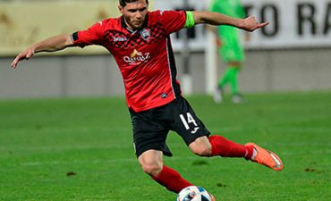 İki qırmızı vərəqə alan yeganə oyunçu