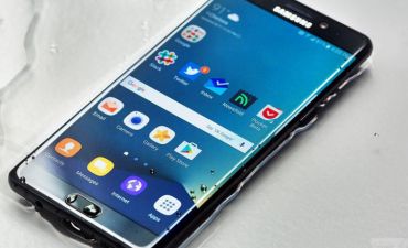 Samsung-dan ilk dəfə təmiz Android-li smartfon
