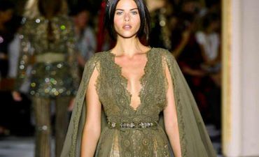 Tanınmış model moda şousunda - FOTO