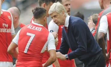 Biz yazışdıq, mənə dedi ki...