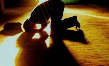 Namaz əsnasında söyüş eşidən nə etməlidir?