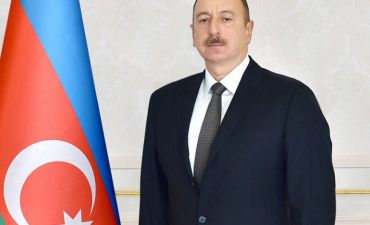 Makiyajsız şəkil paylaşanları lağa qoydu - FOTO