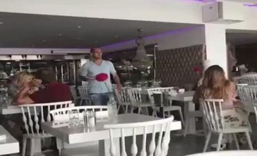 Məşhur futbolçu ofisiantlığa başladı - FOTO