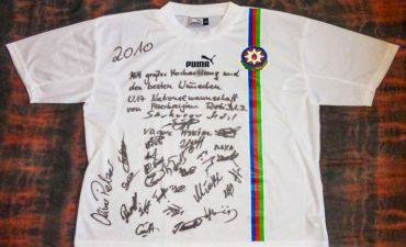 Azərbaycan yığması, Roma Papası, şotlandiyalı koll